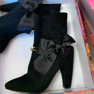 Beverly Feldman Black Bird size 7 boots